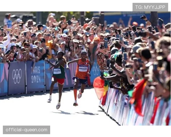 马拉松赛事花絮:基普乔格在伦敦马拉松赛前与业余跑者进行交流互动 马拉松赛事花絮:基普乔格在伦敦马拉松赛前与业余跑者进行交流互动
